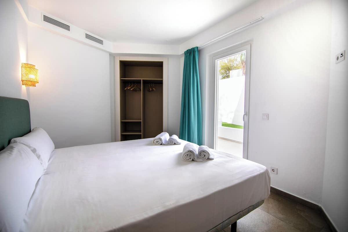 In-room safe, travel crib, WiFi (free), bed sheets