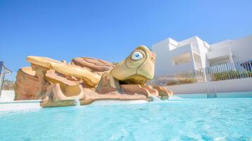 4 piscinas al aire libre, tumbonas