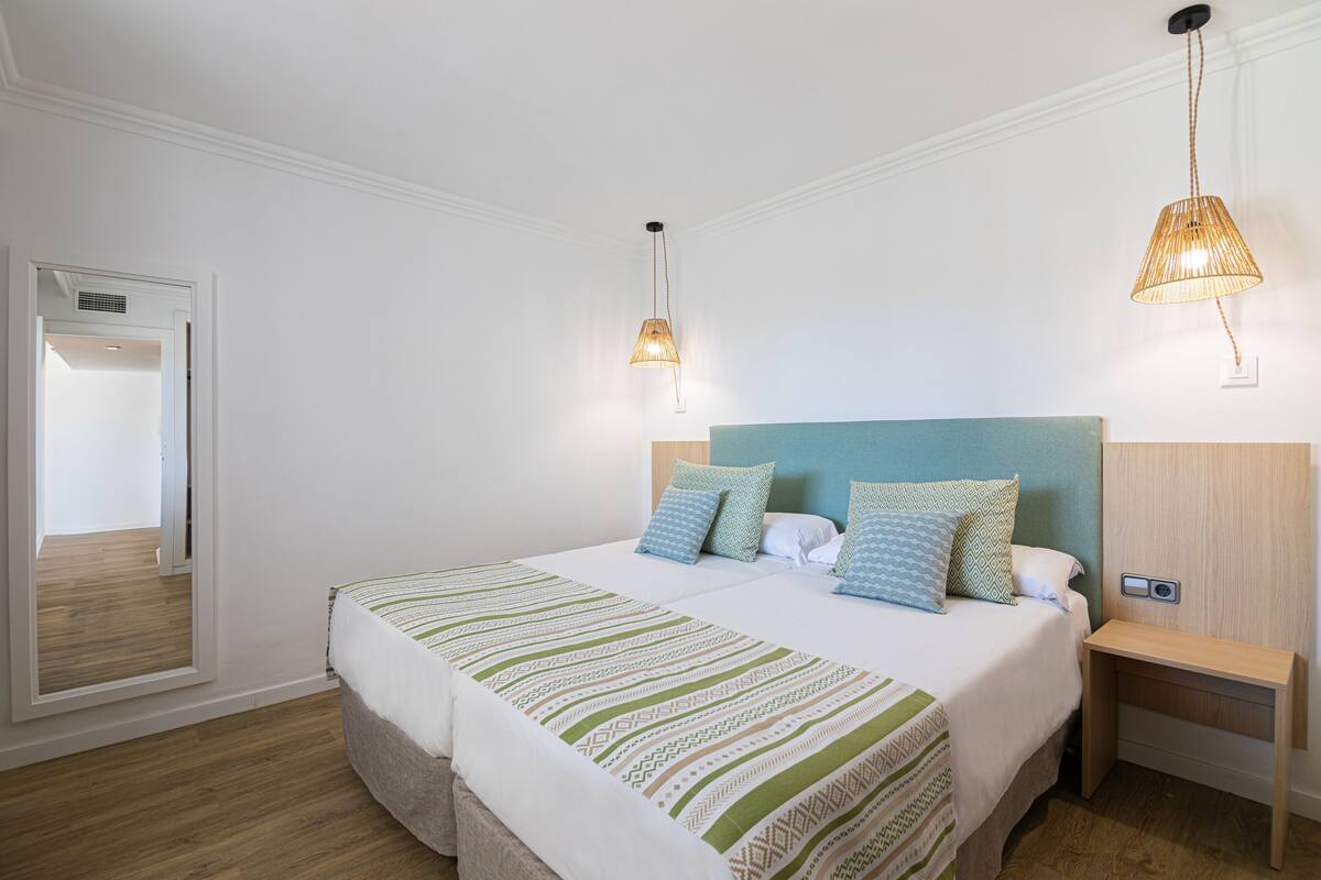 Een kluis op de kamer, reisbedje, gratis wifi, beddengoed