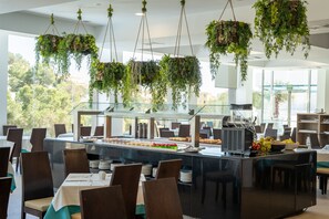 Frühstücksbuffet gegen Gebühr