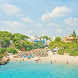 Beach nearby, white sand, sun loungers, beach umbrellas
