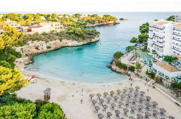 Beach nearby, white sand, sun-loungers, beach umbrellas