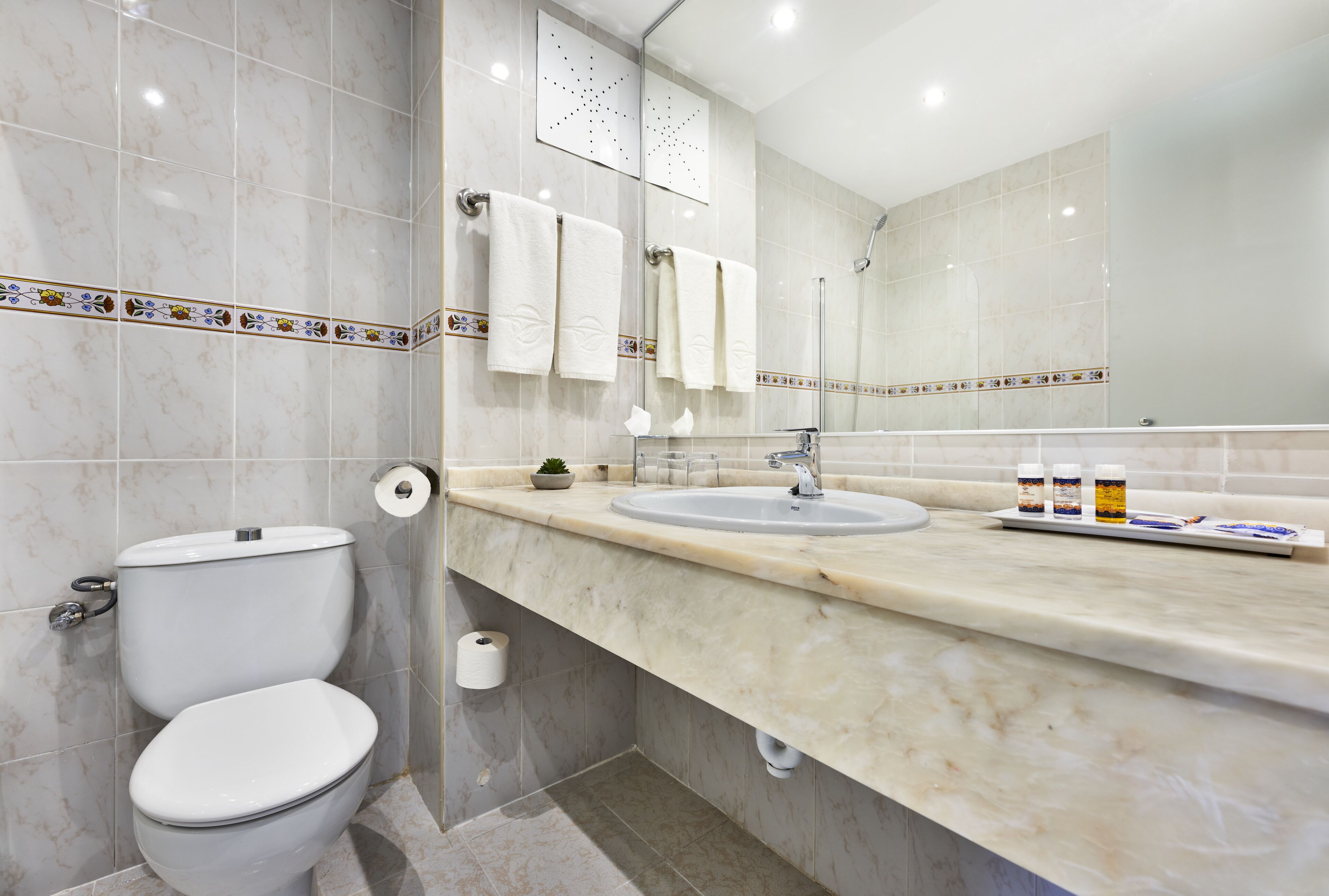 Photo - Globales Torrenova