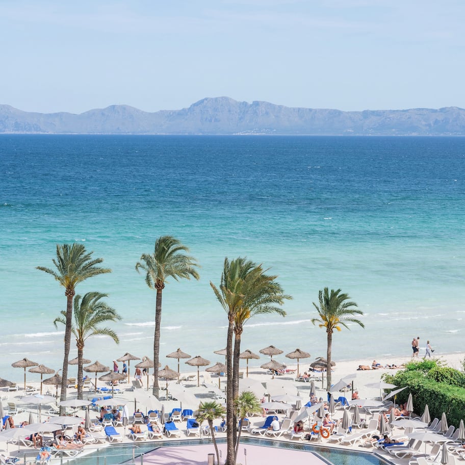 Seasonal outdoor pool, open 10:00 AM to 6:00 PM, pool umbrellas