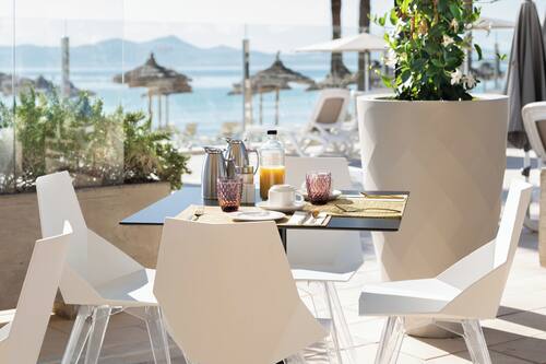 2 restaurants, serveren ontbijt, lunch, diner, Mediterrane gerechten
