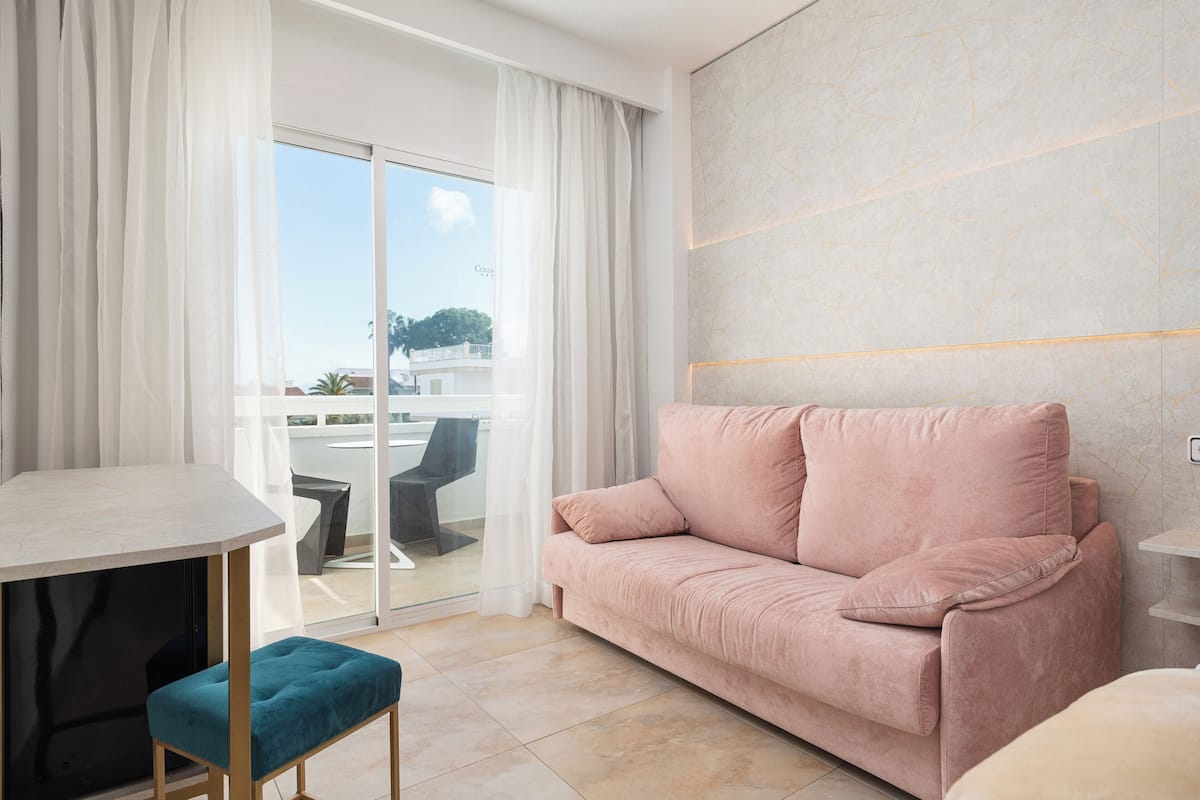 Double Room, Balcony, Partial Sea View | 1 bedroom, down comforters, minibar, in-room safe