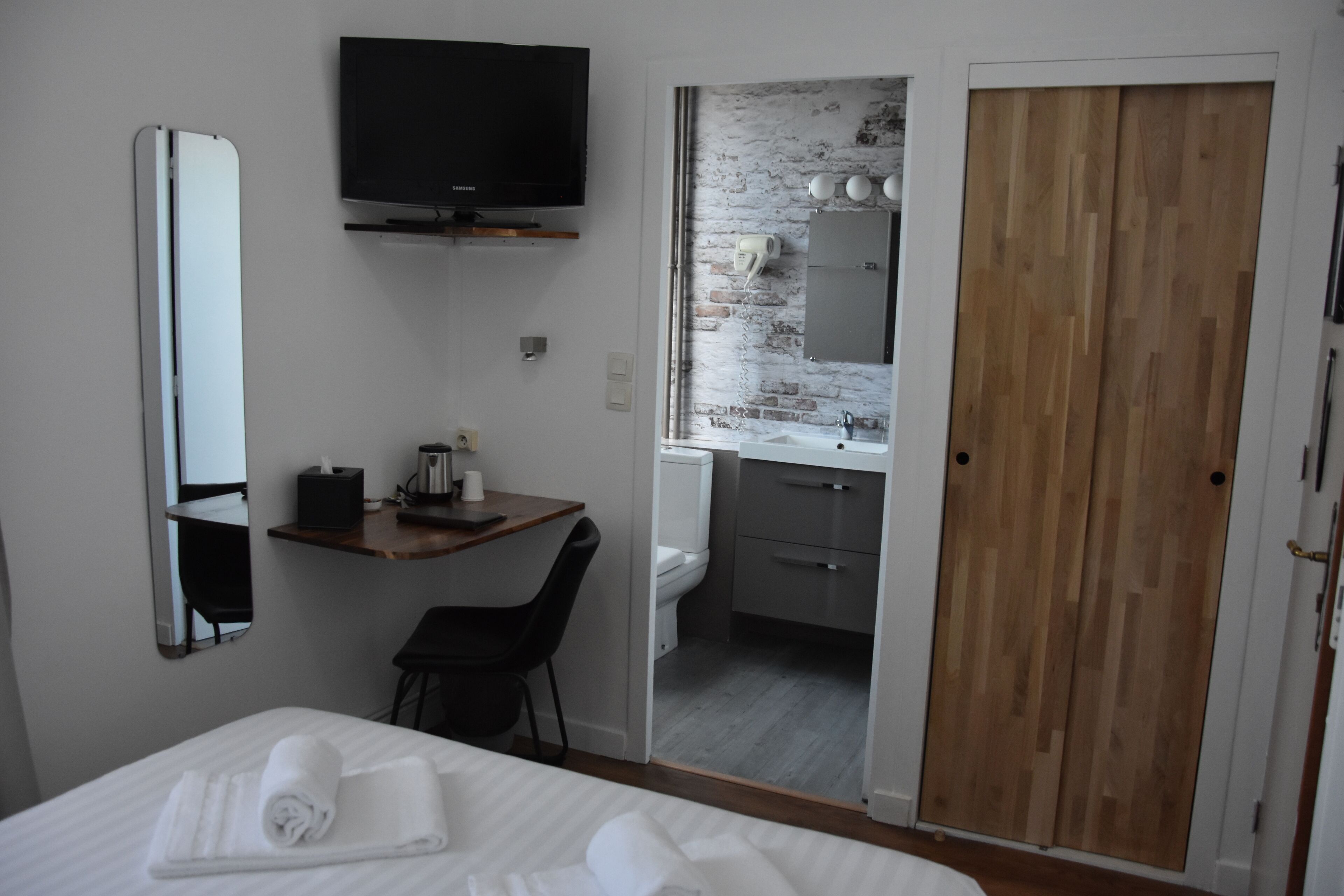 classic double room | premium bedding, individually decorated, desk, soundproofing