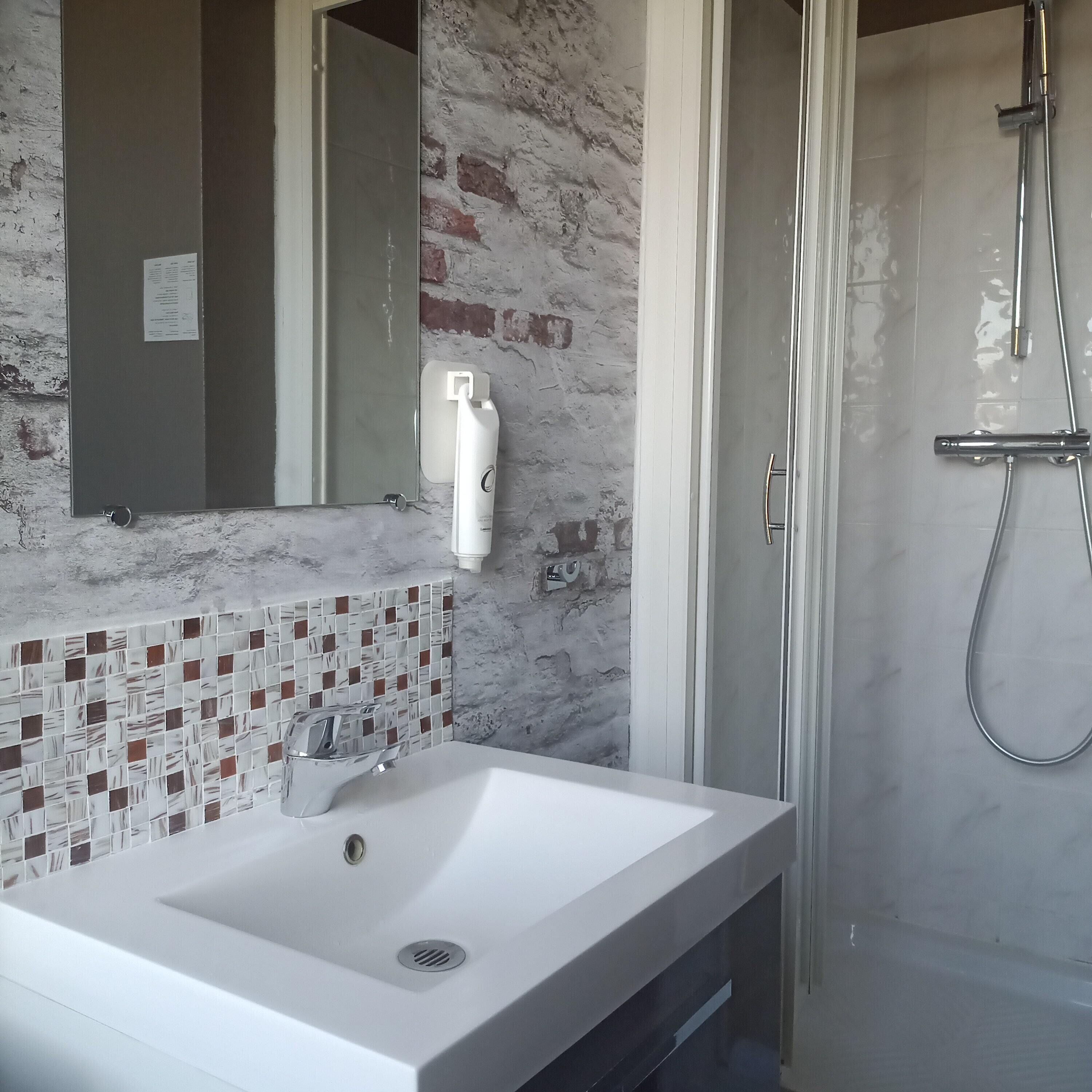 classic double room | bathroom | free toiletries, hair dryer, towels