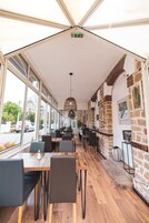 Desayuno buffet diario (EUR 15.00 por persona)