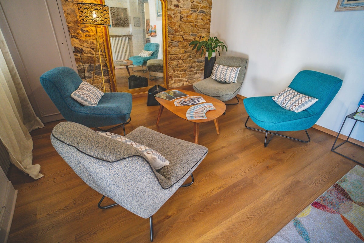 22-inch lcd tv with digital channels, tv