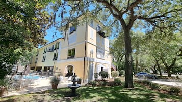 Façana frontal de l'allotjament