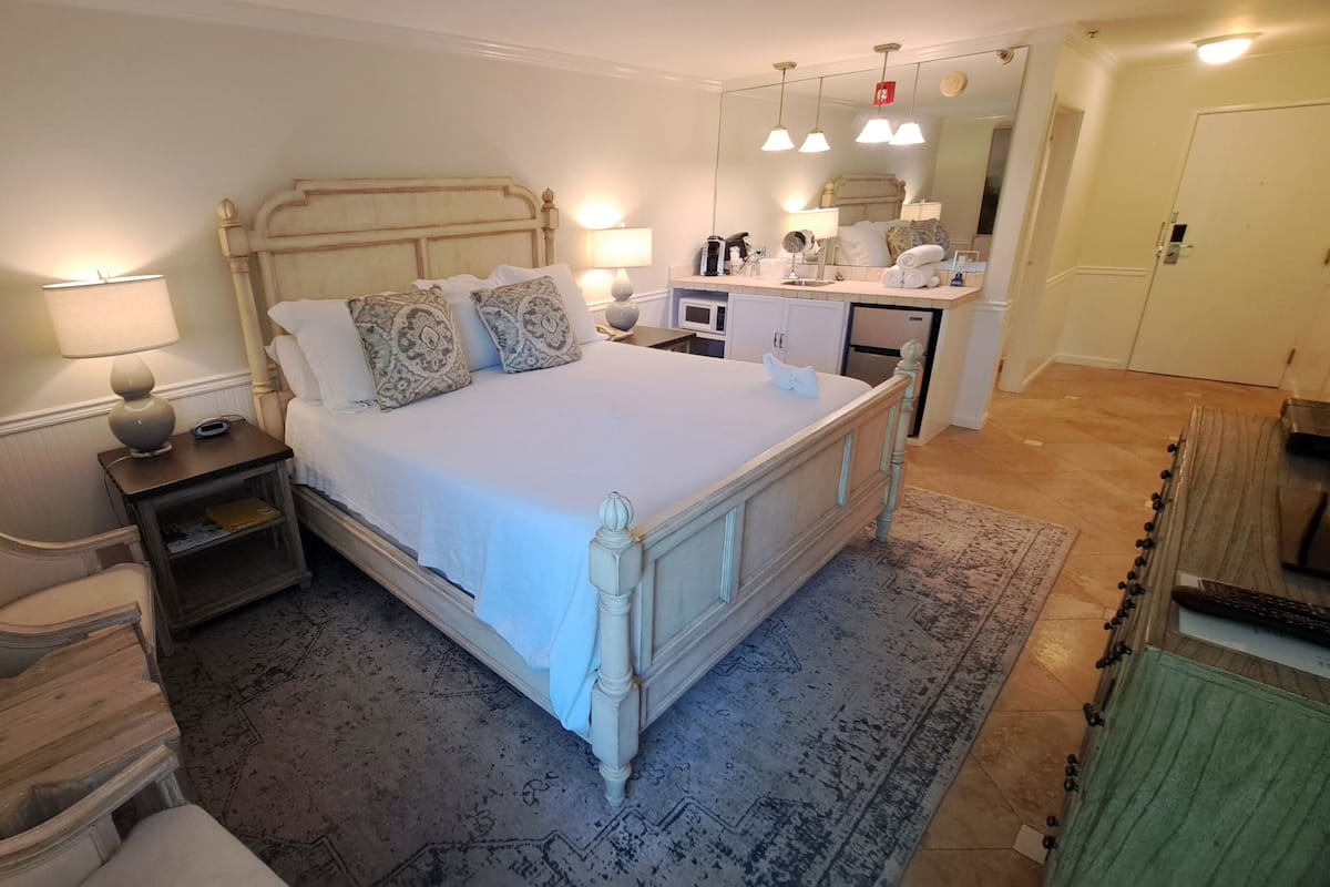 King Room 209 | Premium bedding, individually decorated, individually furnished