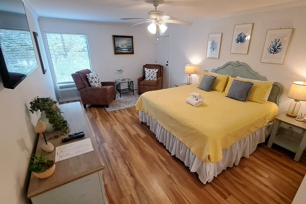 Two Queen Room 210 | Literie de qualité supérieure, décoration personnalisée