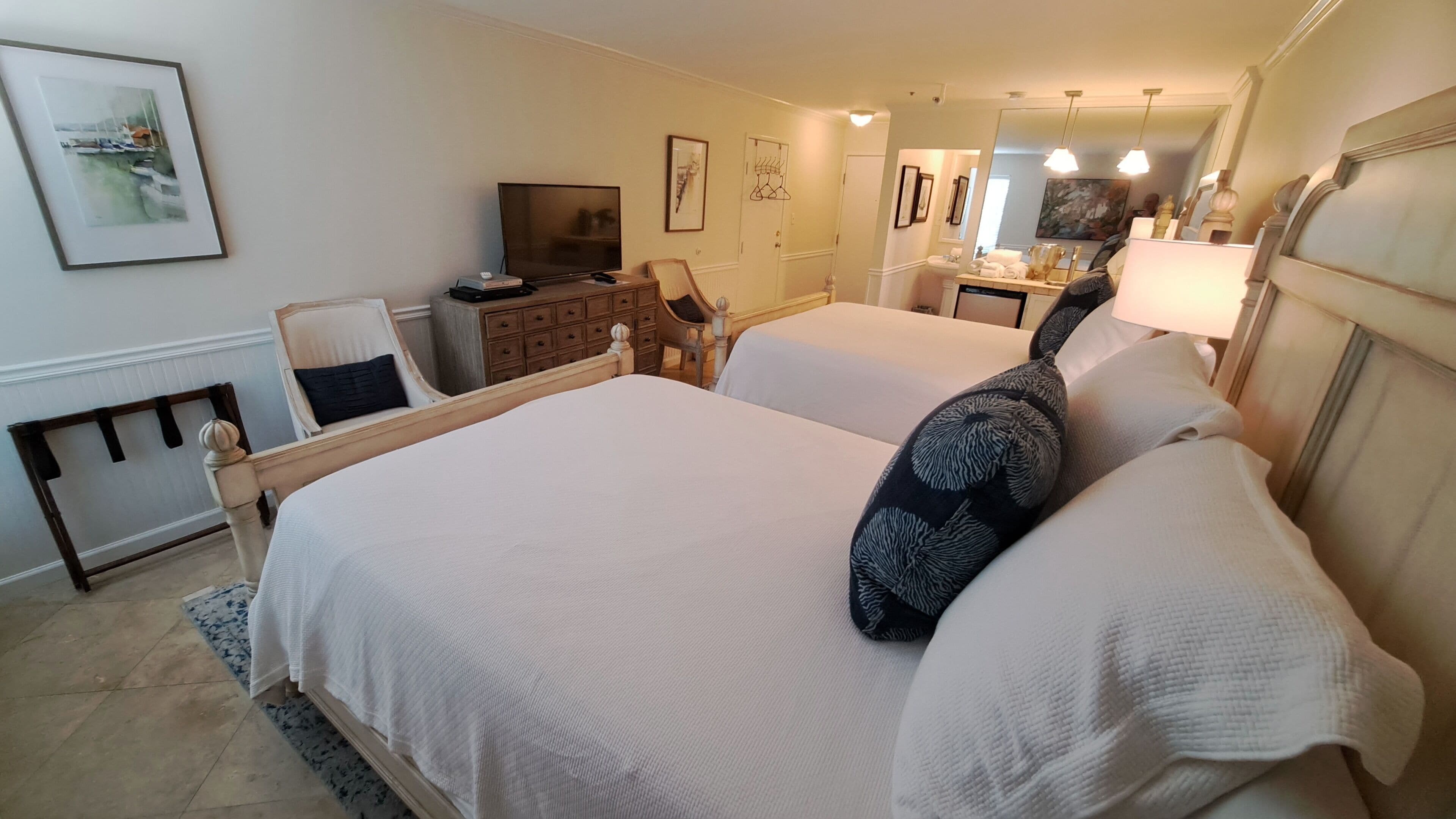 Two Queen Room 207 | Seprai premium dan didekorasi berbeda-beda