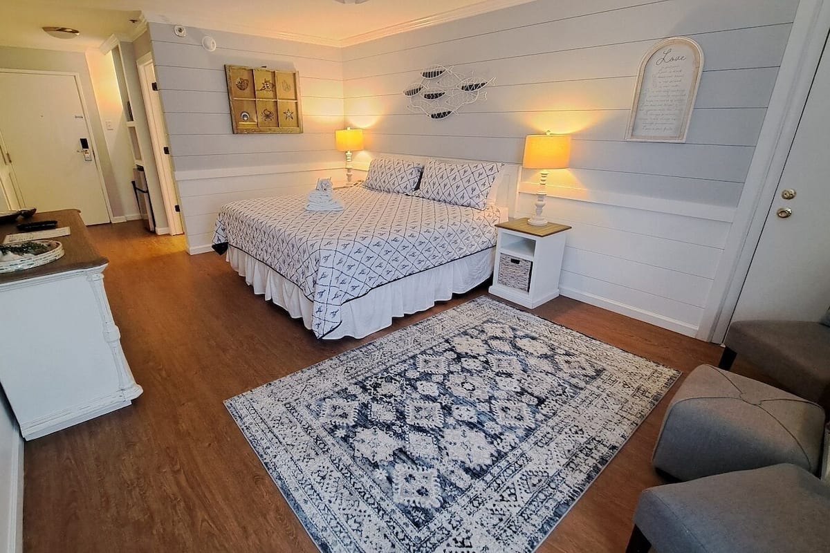 King Room 208 | Premium bedding, individually decorated, individually furnished