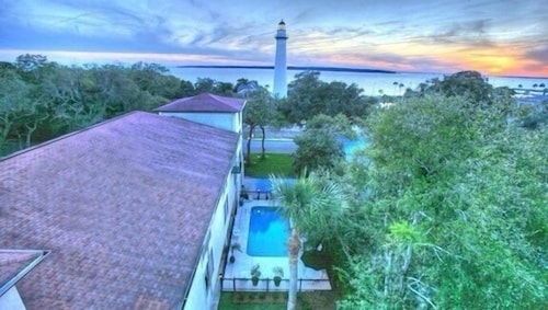 Saint Simons Inn by the Lighthouse