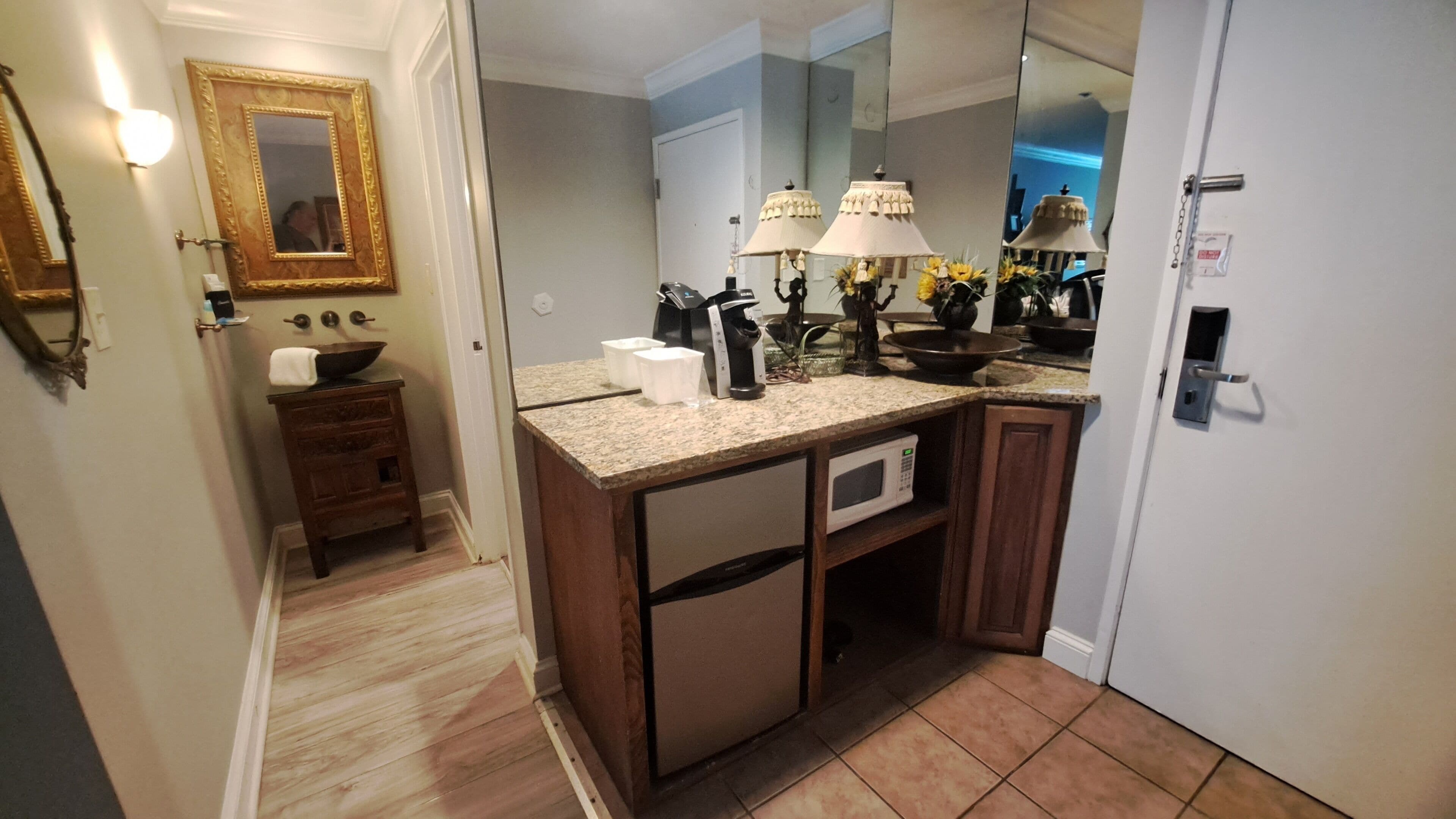  King Room 110 | Hochwertige Bettwaren, individuell dekoriert, individuell eingerichtet