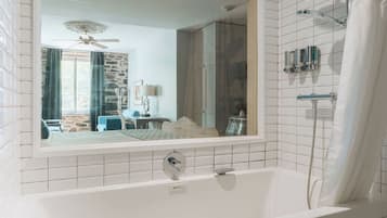 Junior Suite, City View | Bathroom
