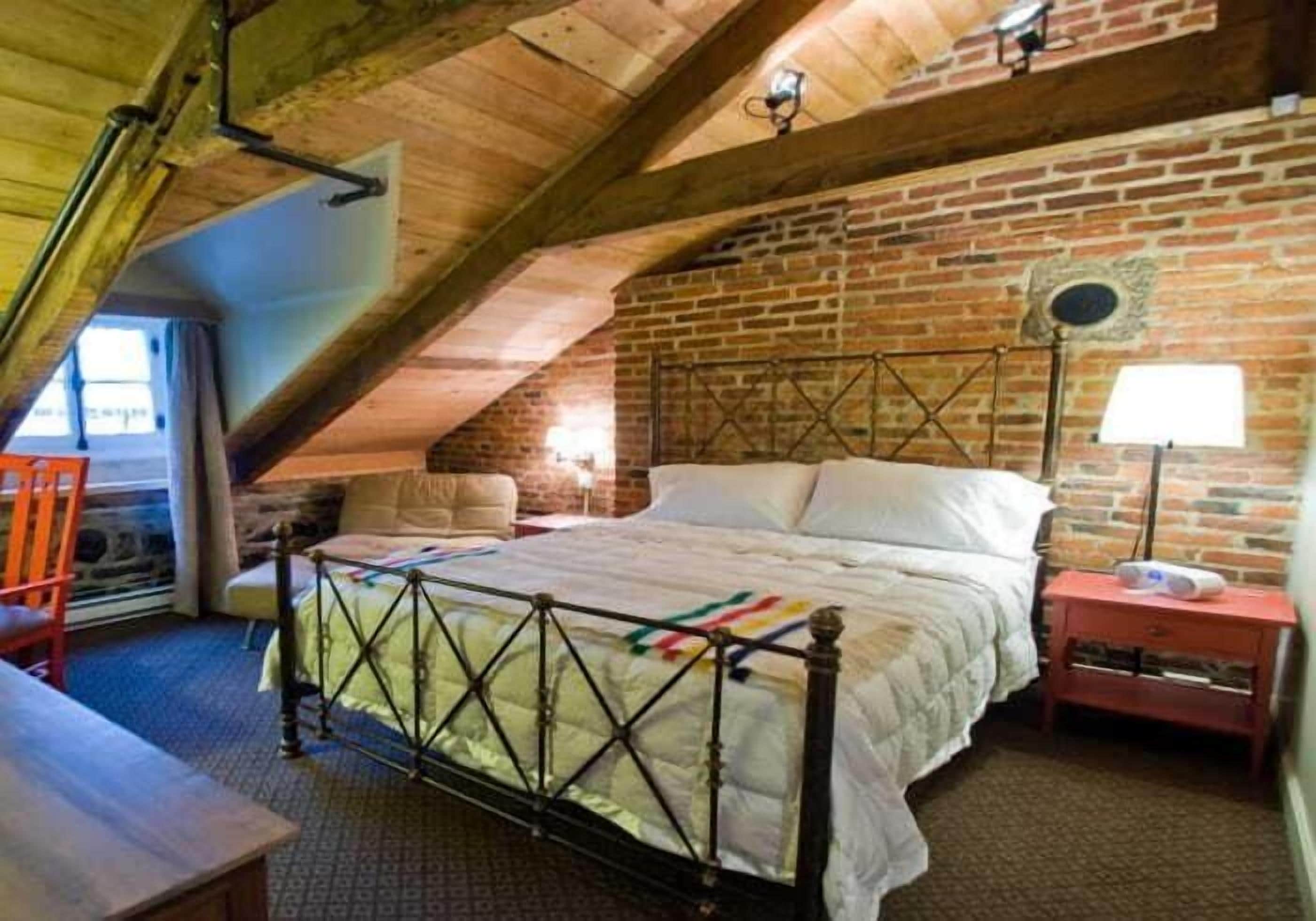 Superior Attic Room, 1 Queen Bed, City View