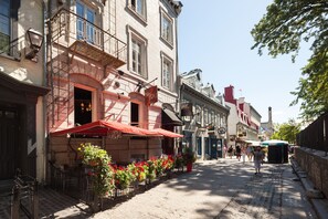 Exterior - Auberge Place d'Armes (Québec City)