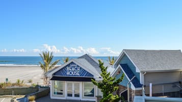 Lunch, dinner served; American cuisine, beach views 