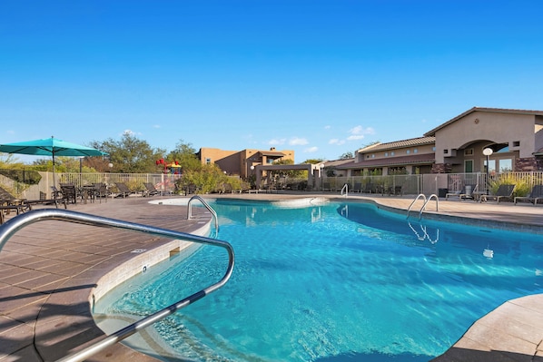 حمّام سباحة خارجي