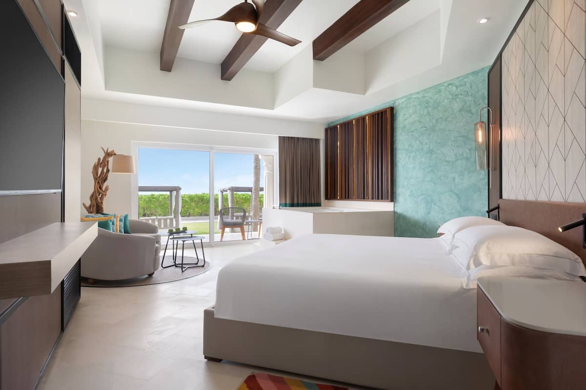 Junior Suite, 1 King Bed, Oceanfront (Walk-Out) | Premium bedding, down comforters, pillowtop beds, minibar (free items)