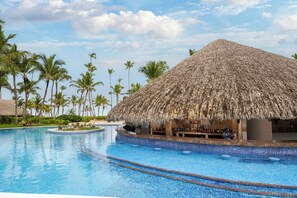 7 Bars/Lounges, Bar im Pool