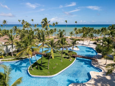 Exterior detail. Wyndham Alltra Punta Cana All-Inclusive Resort