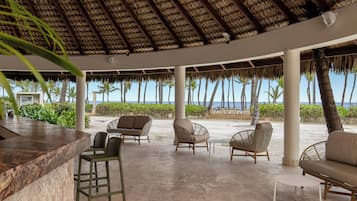 7 baaria, uima-allasbaari