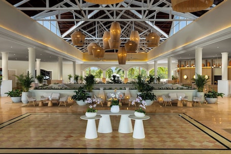 Lobby. Wyndham Alltra Punta Cana All-Inclusive Resort