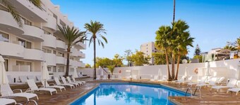 Palmanova Beach Apartments by TRH