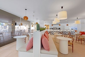Lunch and brunch served - Palmanova Beach Apartments by TRH (Calvia)