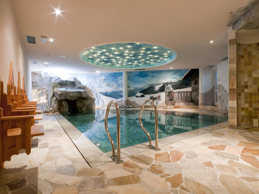 Indoor pool, pool loungers