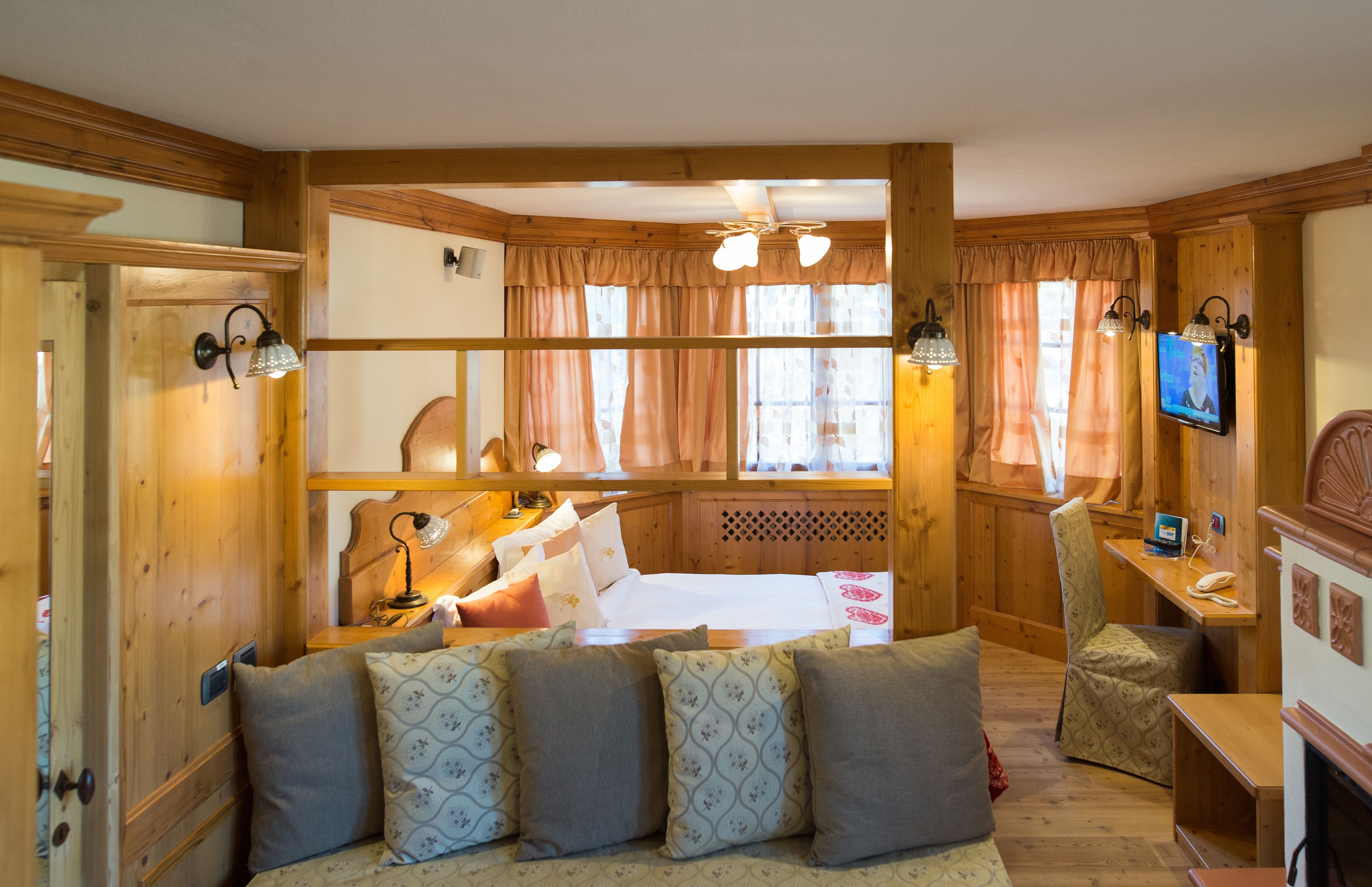 junior suite | premium bedding, down duvets, memory-foam beds, minibar