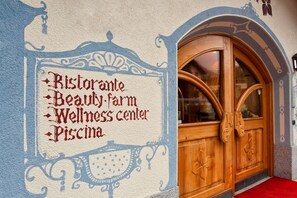 Front of property - Hotel Gianna (Tre Ville)