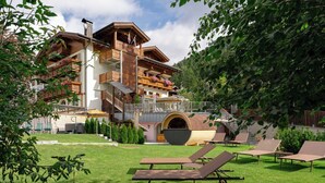 A chalet-style building with a wooden facade, multiple balconies, and a covered entrance. - Hotel Gianna (Tre Ville)