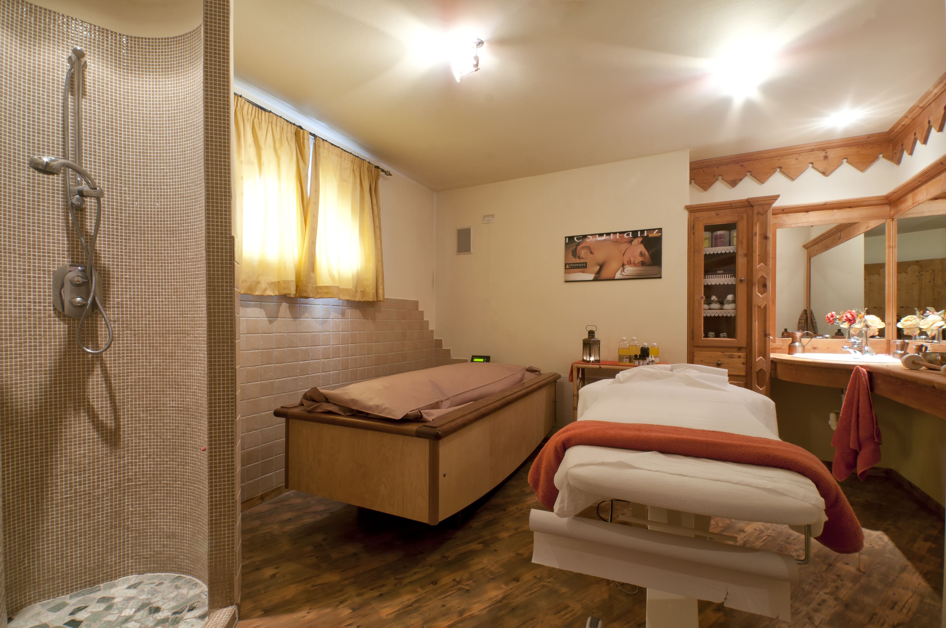 sauna, turkish bath/hammam, body treatments, body scrubs, facials