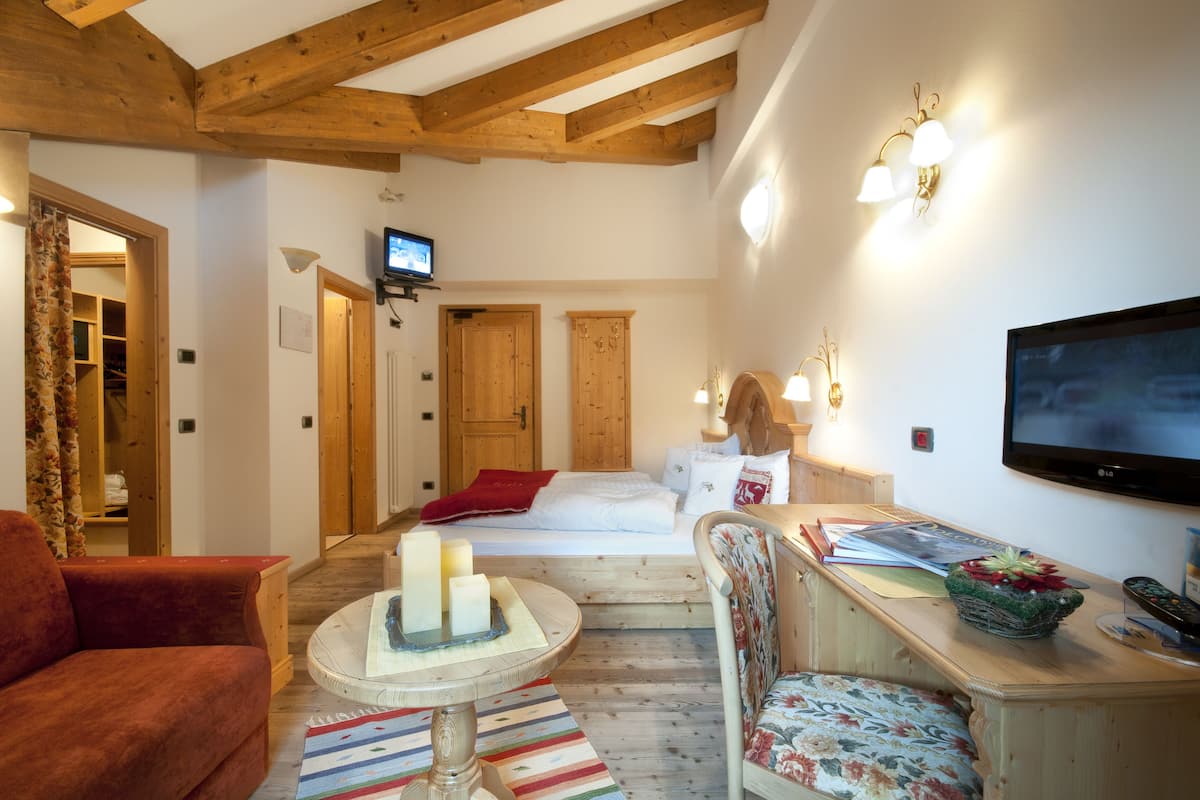 Junior Suite | Living area | Smart TV