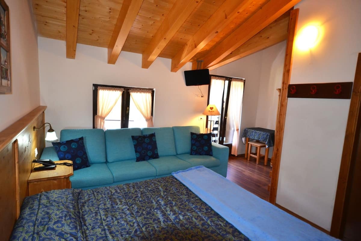 family room | frette italian sheets, premium bedding, down duvets, memory-foam beds