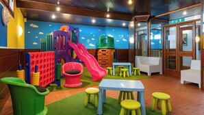 A children's play area with a slide, climbing structures, and seating. - Resort Palace Sestriere 1 E 2 (Sestriere)