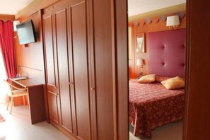 Superior Room | Down comforters, minibar, in-room safe, desk