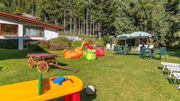 Area giochi per bambini (all'aperto)