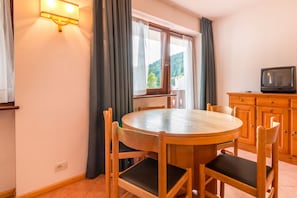 30-inch flat-screen TV with satellite channels, TV - Hotel Bonapace (Pinzolo)