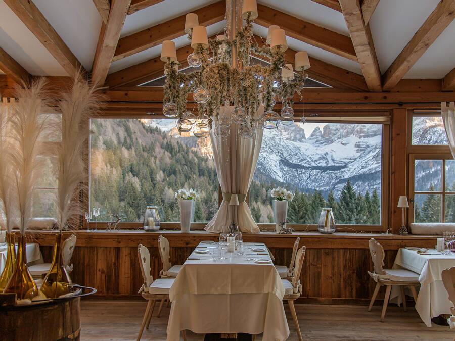 2 restaurants, breakfast, lunch, dinner served; Italian cuisine