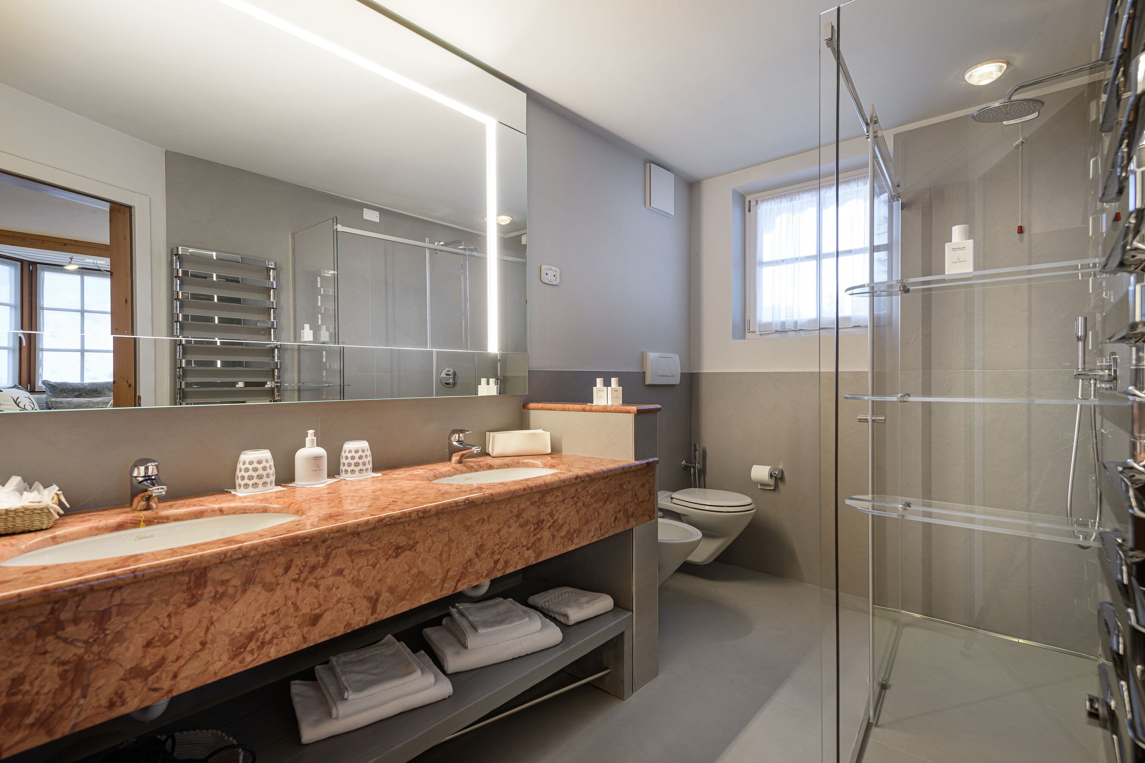 luxury double room | bathroom | free toiletries, hair dryer, bidet, towels