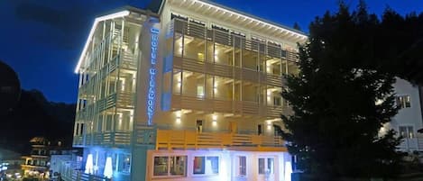 Façade de l’hébergement - soirée/nuit