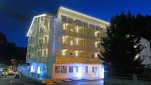 Front of property - evening/night - Hotel Miramonti (Pinzolo)