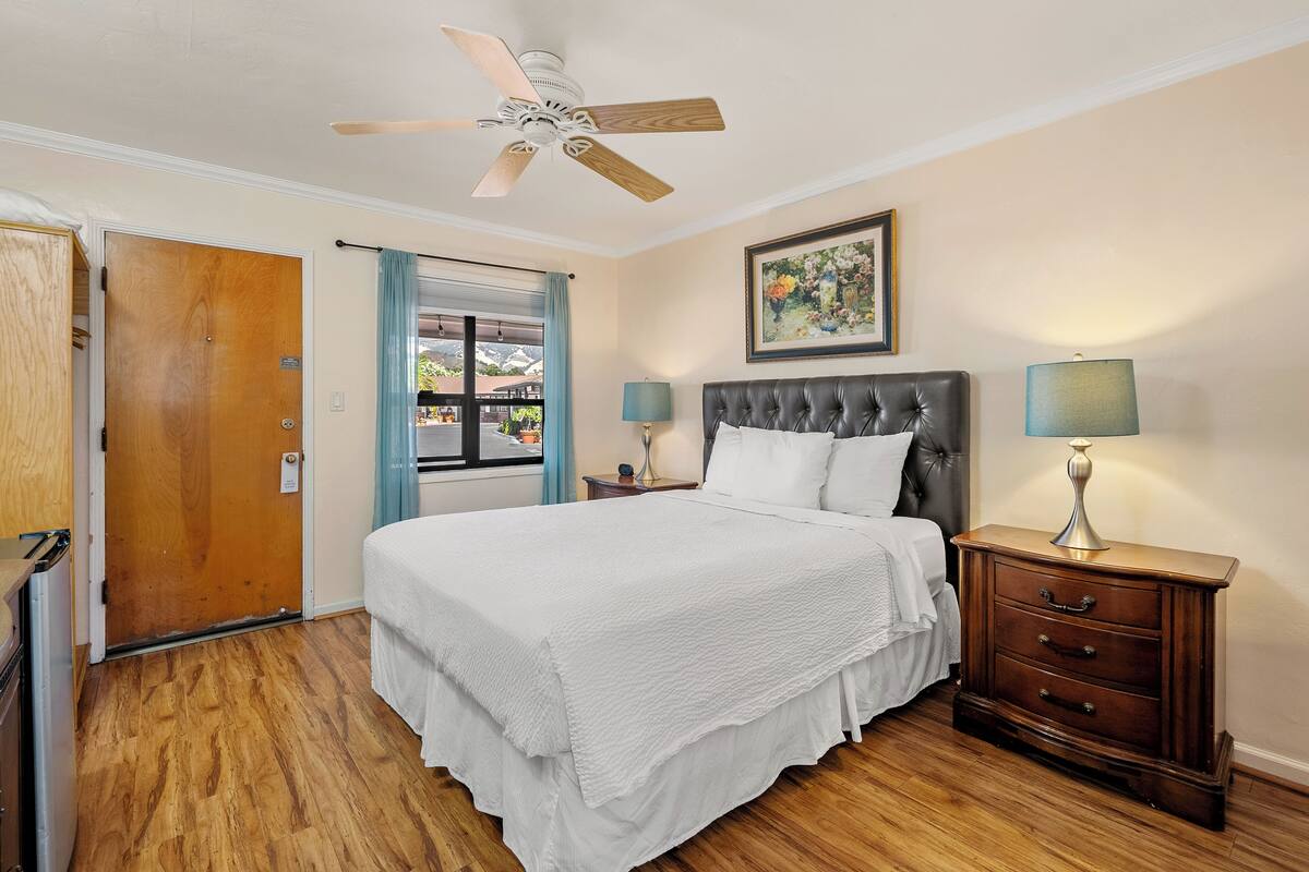 Iron/ironing board, free WiFi, bed sheets