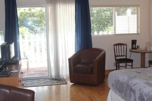 Iron/ironing board, free WiFi, bed sheets, wheelchair access - Peach Tree Inn (San Luis Obispo)